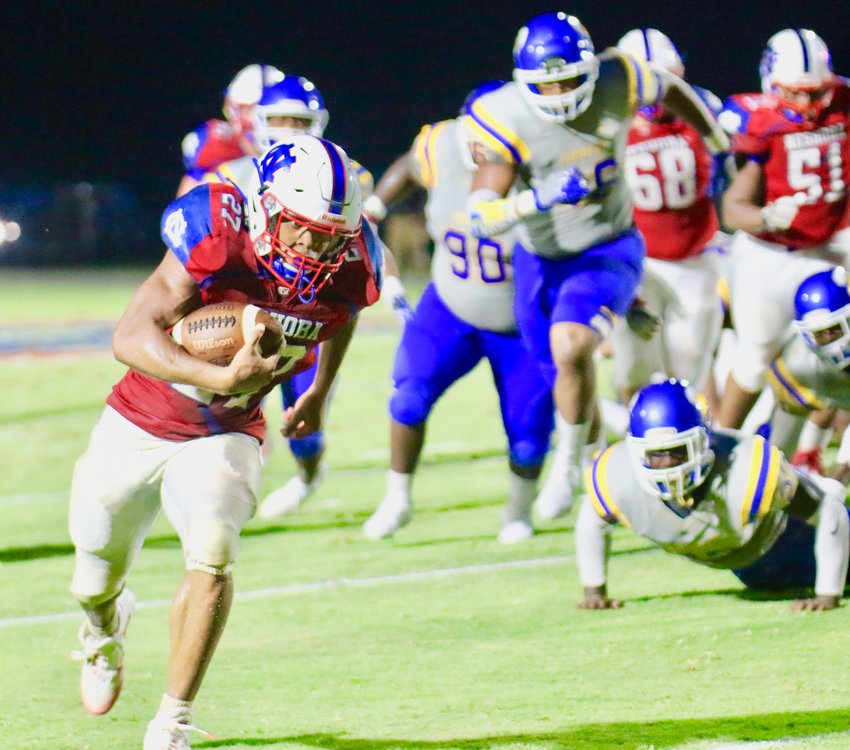 Jarquez Hunter (27) rushes 35 yards for a Rockets touchdown Friday night.