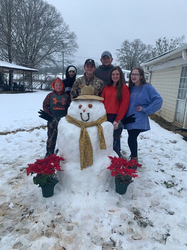 Bob Vowell Sierra Anderson Anson Vowell Braydon Gibson Jamee Kate Vowell Lexie Gibson in the snow.